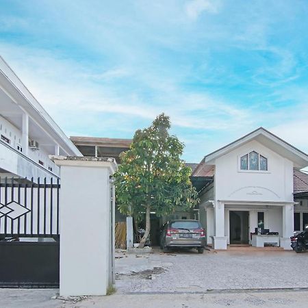 Oyo 91681 Raysa Homestay Pekanbaru Kültér fotó