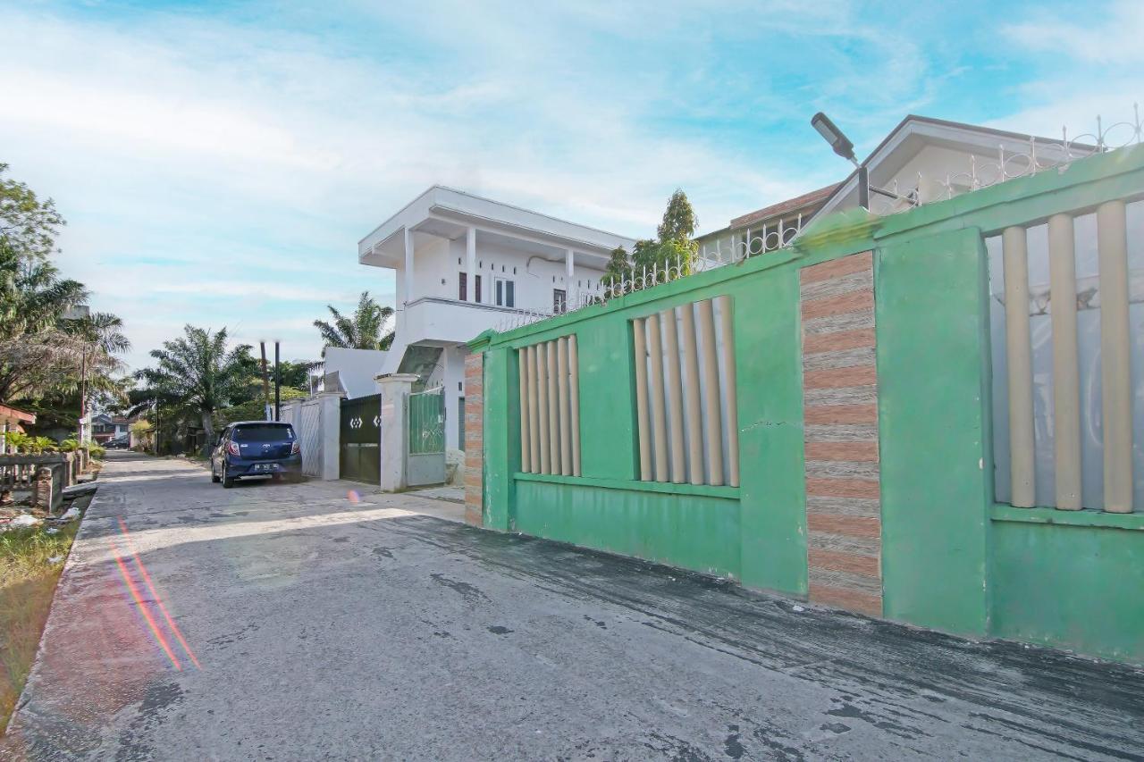 Oyo 91681 Raysa Homestay Pekanbaru Kültér fotó